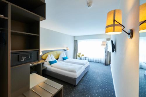 Ένα ή περισσότερα κρεβάτια σε δωμάτιο στο Hotel Holiday Thun