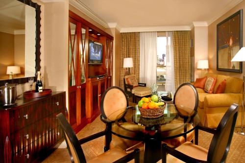 Coin salon dans l'établissement Luxury Suites International at The Signature