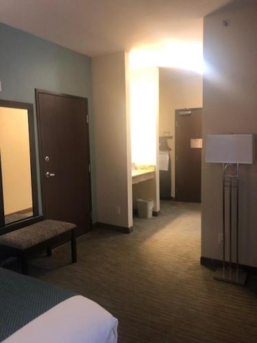 Letto o letti in una camera di Cobblestone Inn & Suites - Fort Dodge