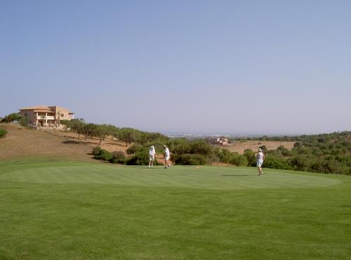 a group of people standing on a golf green at Apartamentos Parque Mar in Cala d´Or