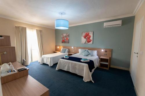 Postel nebo postele na pokoji v ubytování Estrella Lodging