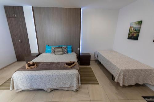 Postel nebo postele na pokoji v ubytování Estrella Lodging
