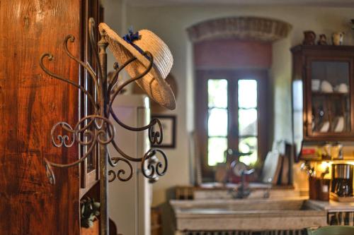 a straw hat is hanging on the door of a kitchen at Il Vichiaccio Country House in Impruneta