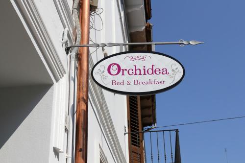a sign for a restaurant on the side of a building at Orchidea Rooms & Suites in Civitanova Marche