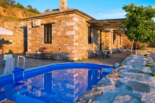 Bazén v ubytování Pelion Goddess Villas nebo v jeho okolí