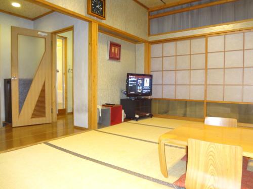 あさのホテルにあるテレビまたはエンターテインメントセンター