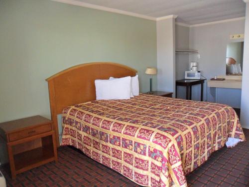 Ένα ή περισσότερα κρεβάτια σε δωμάτιο στο A-OK Motel