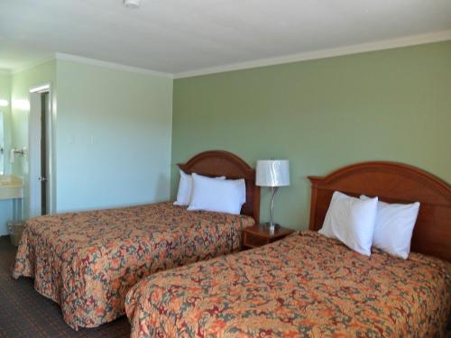 Ένα ή περισσότερα κρεβάτια σε δωμάτιο στο A-OK Motel
