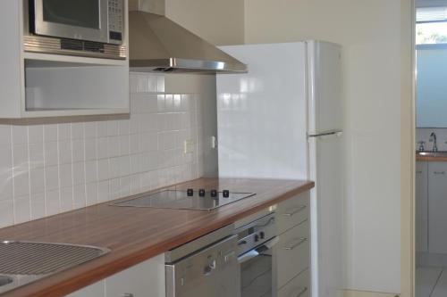 Η κουζίνα ή μικρή κουζίνα στο Metung Waters Motel and Apartments