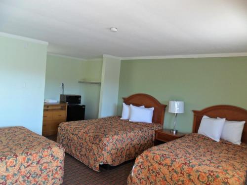 Ένα ή περισσότερα κρεβάτια σε δωμάτιο στο A-OK Motel