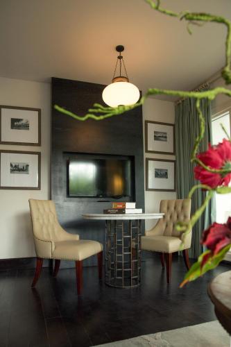Televisyen dan/atau pusat hiburan di The Shalimar Boutique Hotel