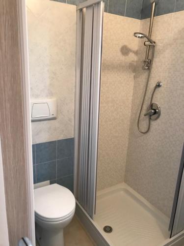 a bathroom with a toilet and a shower at TAnoelvira in San Lorenzo