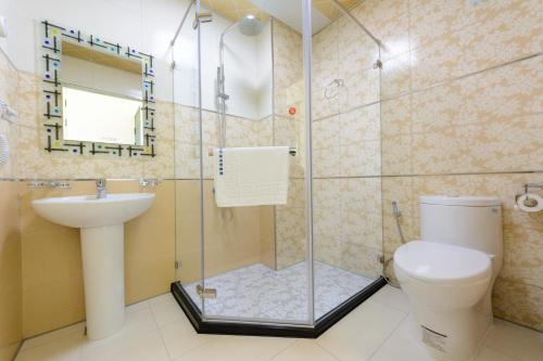 a bathroom with a shower and a toilet and a sink at Lisinty Resort in Hengchun