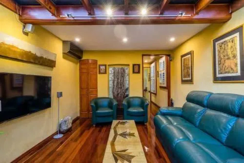 2 Bed Renovated Terrace - Erskinville picture