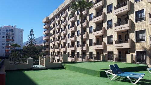 Imagen de la galería de nice apartment in hotel ronda 4 first beach line, en Fuengirola