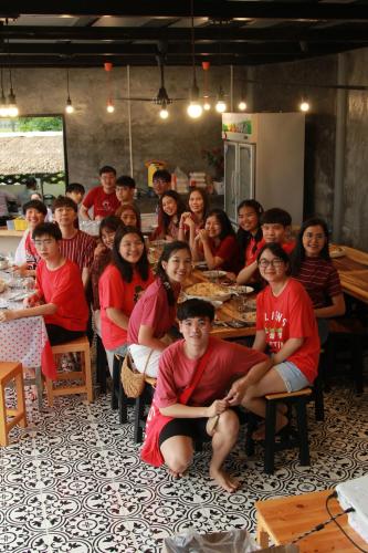 Επισκέπτες που μένουν στο Baan Mai Hom Resort Suan Phueng