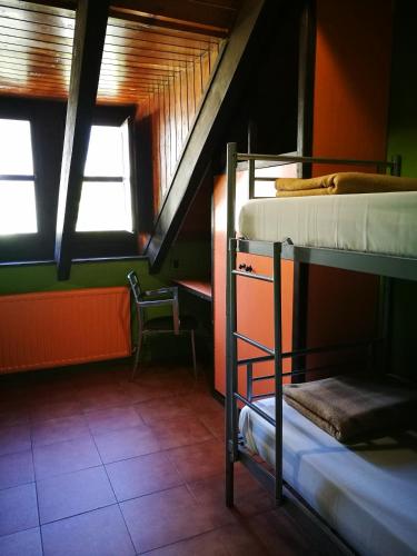 two bunk beds in a room with two windows at Alberg Les Daines in Espot