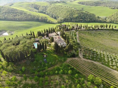 an aerial view of a estate with cypress trees at Agriturismo Pieve Sprenna in Buonconvento
