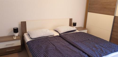 Säng eller sängar i ett rum på Stole Apartment