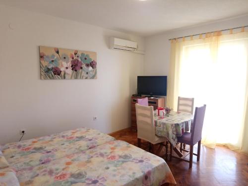 Charming Hill Apartment