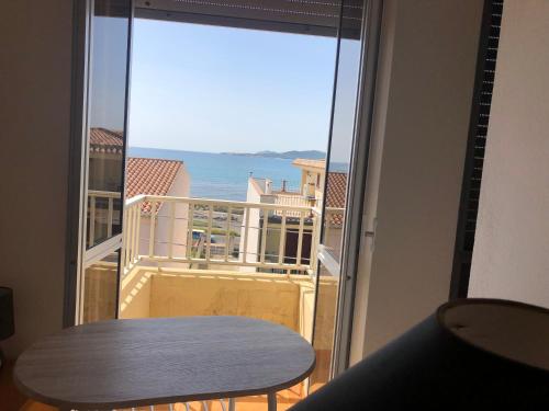 Vista generica sul mare o vista sul mare dall'interno dell'hotel