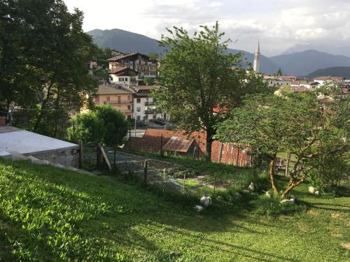 a green field with a city in the background at La casa di Rosy in Enego