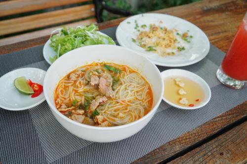 Jídlo v hotelu nebo okolí