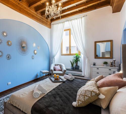 Foto da galeria de Historic center Palace - Huge 4 bedrooms Santa Croce apartment apartment - AC in all rooms em Florença