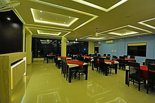 a dining room with tables and chairs at Hotel Suraj Palace in Udaipur