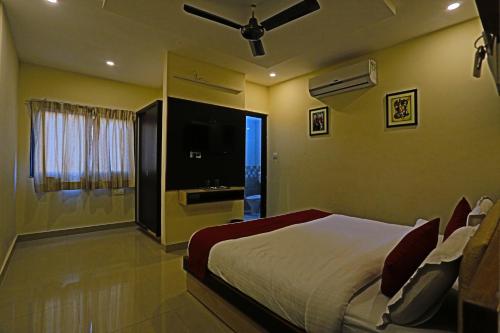 a bedroom with a large bed and a television at Hotel Suraj Palace in Udaipur
