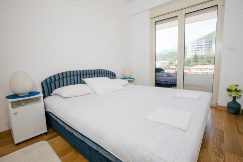 Postel nebo postele na pokoji v ubytování Apartment with sea view