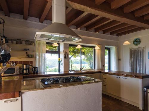 Η κουζίνα ή μικρή κουζίνα στο Holiday Home in Dordogne with Pool