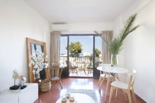 Charming sea view apartment nearby everything