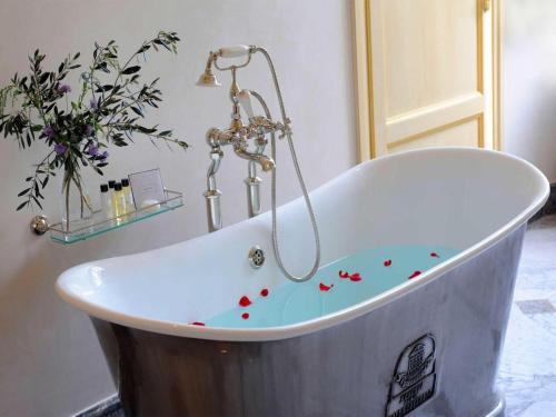 a bath tub with a shower in a bathroom at Hotel Villa Casanova in Lucca