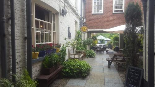 Gallery image of The Bull Hotel in Horncastle