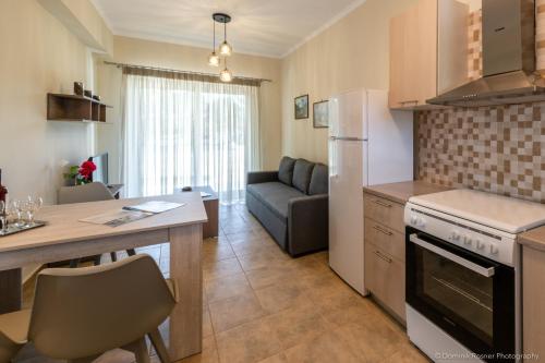 Nancy's budget villa with pool & Jacuzzi by "elite"