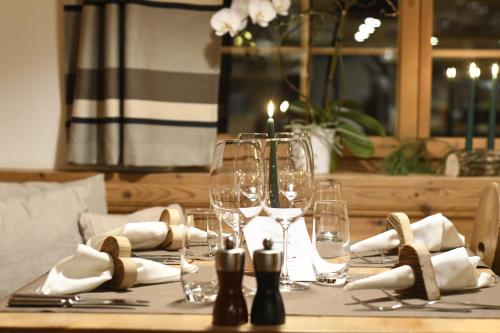 a table with wine glasses and napkins on it at Hotel Ucliva in Waltensburg