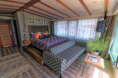 King Suite with Spa Bath
