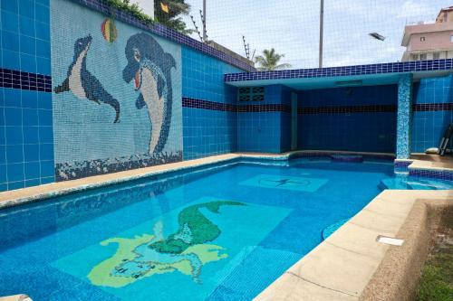 
a swimming pool with a blue and white swimming pool at Petit Motel Beijing in Abidjan
