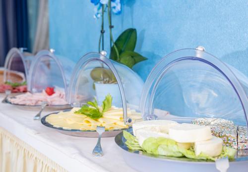 ホテルの敷地内または近くでの食事または食べ物