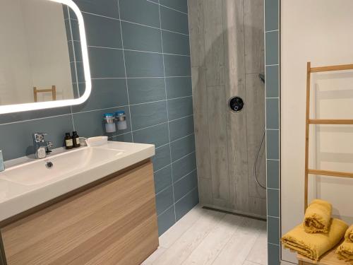 a bathroom with a sink and a shower at Villa kahlo Omaha Beach in Colleville-sur-Mer