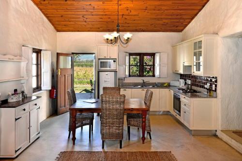 Η κουζίνα ή μικρή κουζίνα στο Bo La Motte Farm Cottages