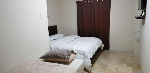 a bedroom with two beds in a room at NCG Suite in Guayaquil