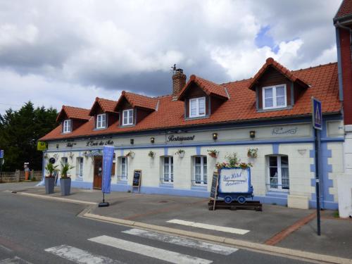a white building with a red roof on a street at LOGIS - Hôtel & restaurant "L'envie des mets" in Rang-du-Fliers