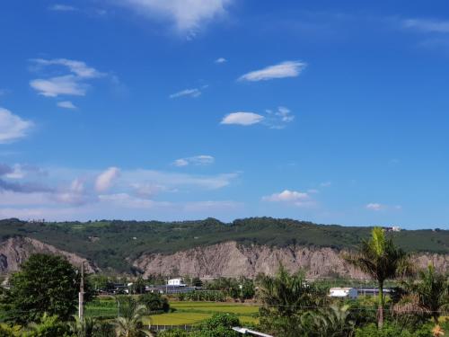 a view of a mountain and a blue sky at Jhen Pin Xuan B&B in Taitung City