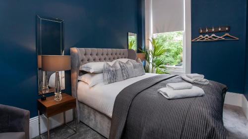 Ein Bett oder Betten in einem Zimmer der Unterkunft Bootham Luxury Apartments