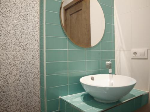 a bathroom with a sink and a mirror at APARTAMENTO BEDANDBEACH in El Palmar