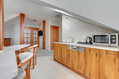 Una cocina o zona de cocina en Aster
