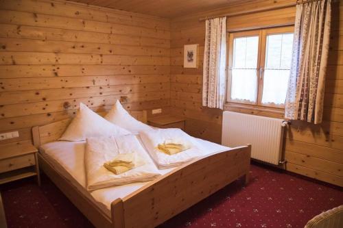 מיטה או מיטות בחדר ב-Haus Ritzenspitze