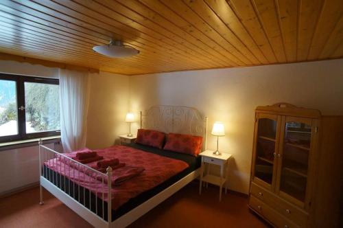 Ferienhaus Klaas tesisinde bir odada yatak veya yataklar